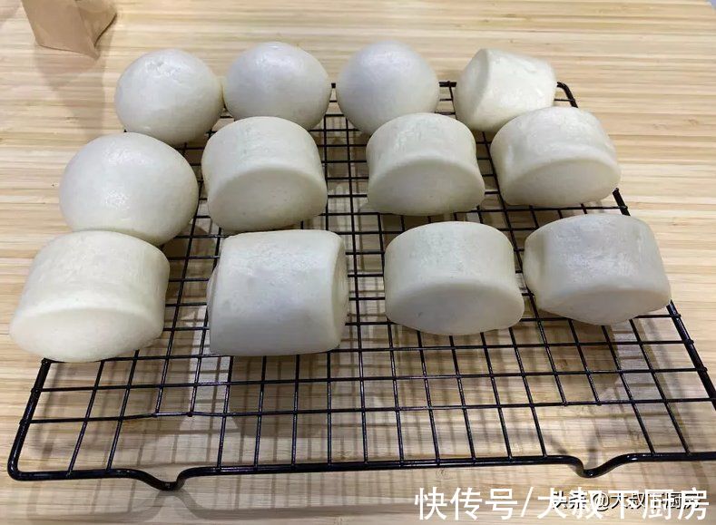 面团|幸福百分百！大叔教你鲜奶馒头，口感香甜，跟外面卖的味道不一样
