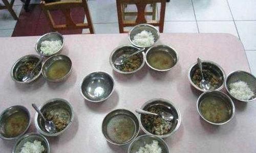 妈妈|女儿上幼儿园后一回家就喊饿,看到辞职老师晒午餐,宝妈不淡定了