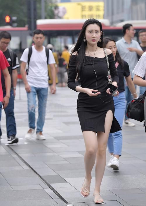 女生|穿搭追求简约精致,气质女生的短裙装值得借鉴