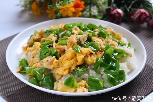 尖椒炒鸡蛋第1步放油就错了,难怪不嫩不香,看大厨教你正确做法