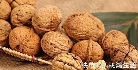 惊喜|女生睡觉前吃个核桃,过不了1周,3个“惊喜”会不请自来