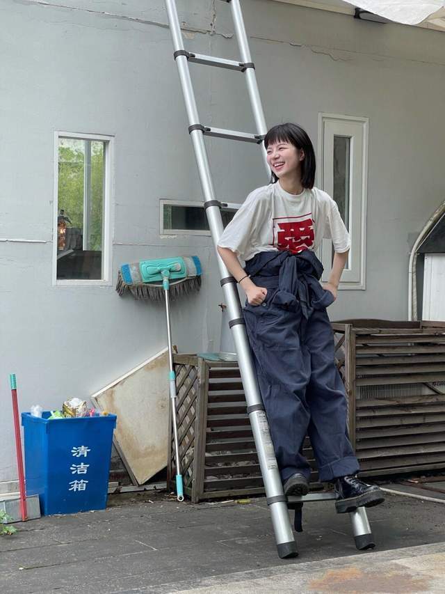 t+|日常出门这样穿,衬衫搭配短裤,比小众还高级时髦