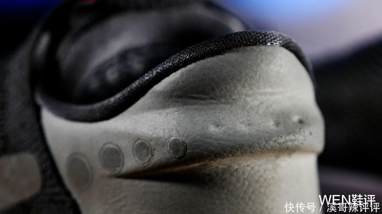 未来的球鞋到底应该是什么样呢Nike的答案就是这款鞋