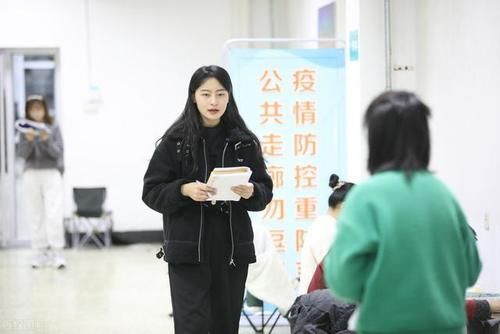 挂钩|女研究生越来越多，学历与工作挂钩么？现实依旧非常残酷