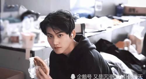 利路修开启竞争巡演，井汲大翔看狗打架，可成团的INTO1什么时候营业？