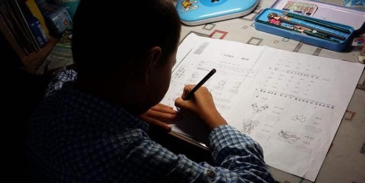 结果|儿子:我太困,想再睡一分钟。爸爸:再坚持一会。结果孩子再没醒