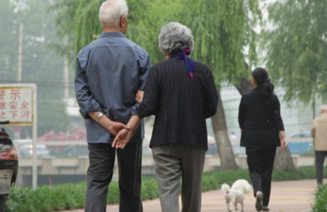 中老年人|多走路可以降低血脂?医生提醒:常吃这4种食物,或比走路效果好