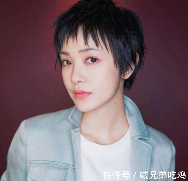 长发|脸上有这5个特征的女生,不要留黑长直!剪短发更年轻上档次!