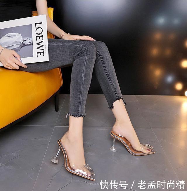 线条|盛夏已至,透明高跟鞋登场,透明鞋身拉长腿部线条,更显女性魅力