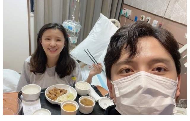 smg|上海主持百克力帶兒子下田挖藕！倆人滿臉淤泥依舊笑意滿滿