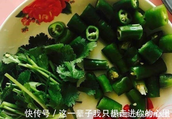 喉咙|孩子吃鱼总是卡喉咙不喝醋,教你一招,让鱼骨跑出来,省事