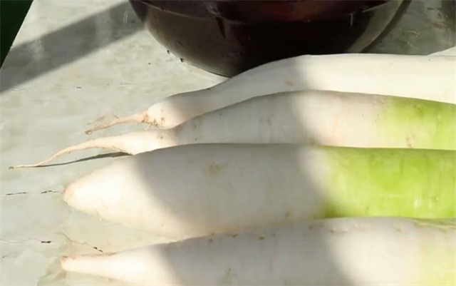 教你在家腌酸菜，不用加盐，7天就能吃，保存一冬天都不会坏