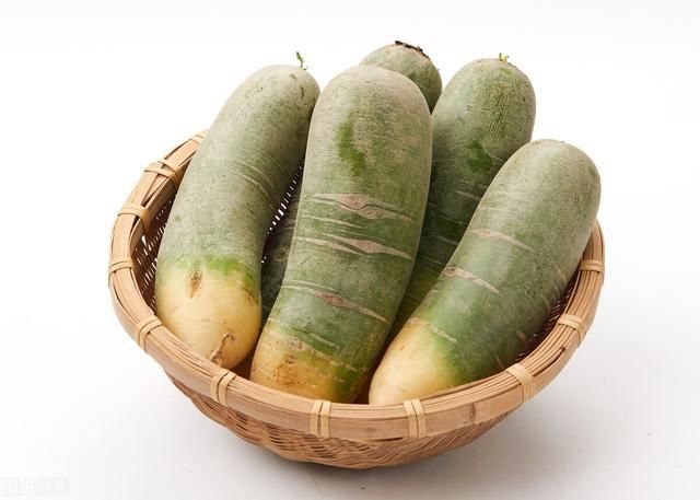 冬季天冷多吃萝卜，炸成香酥萝卜丸子，外酥里嫩，美味可口