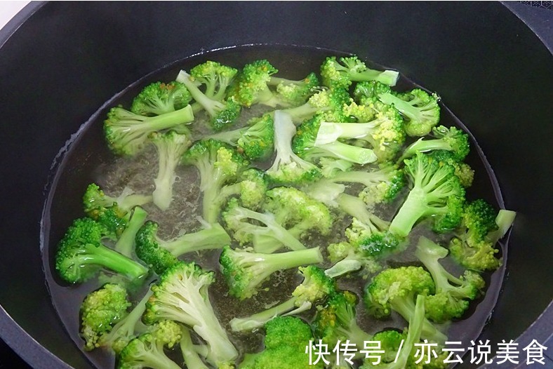 我的早餐饼火了,顶饱又低脂,同时还能润肤,最适合早秋
