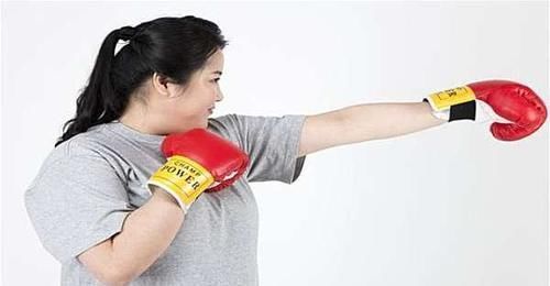 小事|女人不想体重过百,日常坚持四件小事,清宿便排肠毒,体重自然降