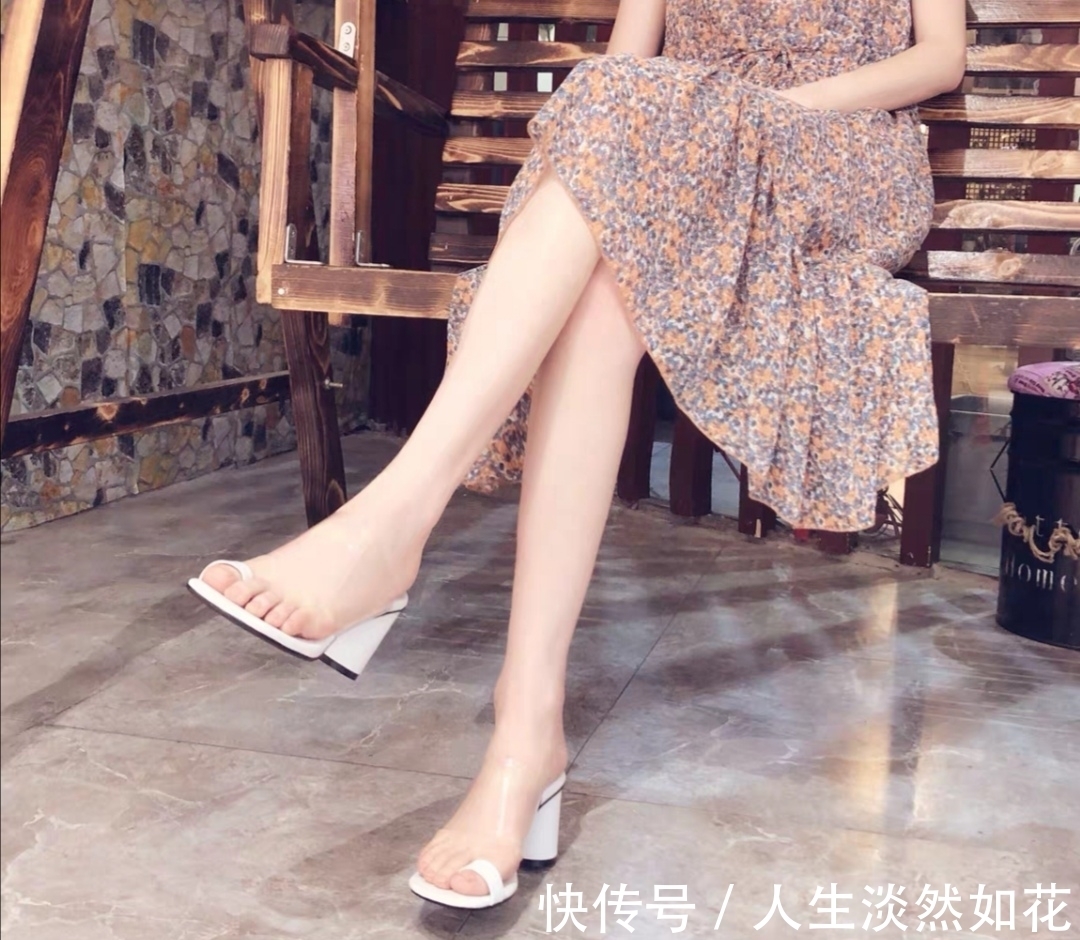 小仙女 夏日穿衣搭鞋子也有讲究,这几双凉鞋百搭有气质,还比较显腿长