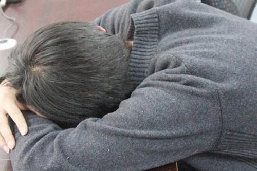 大脑反应速|每天睡午觉和不睡午觉的人,一个月后,他们的身体哪个更健康