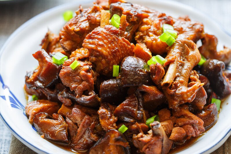 炖鸡时多做2步，比直接炖或先焯水更好吃，鸡肉软烂鲜香还不腥