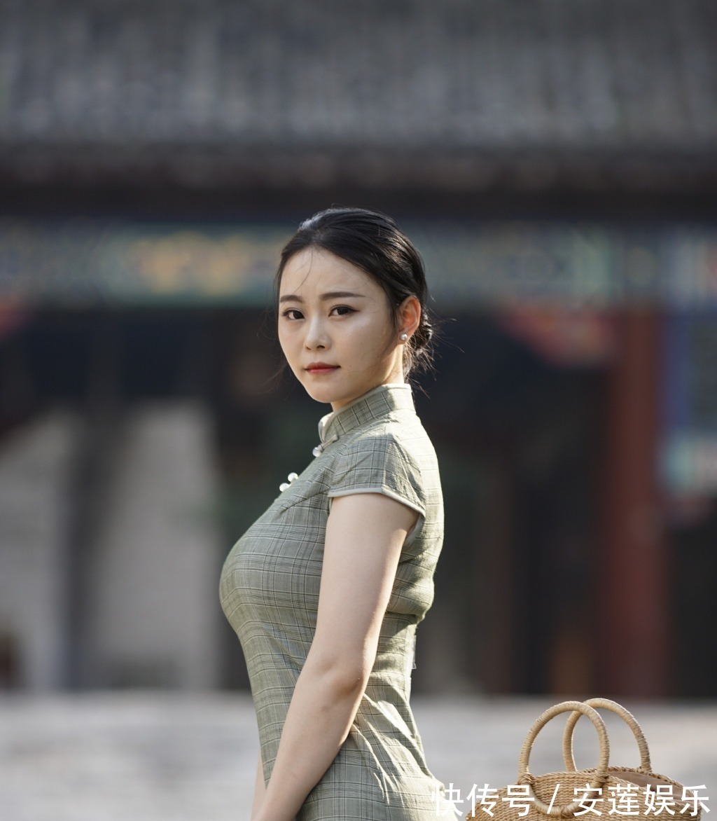 珍珠扣 气质时尚的搭配,穿国风旗袍,做知性温柔的女人!