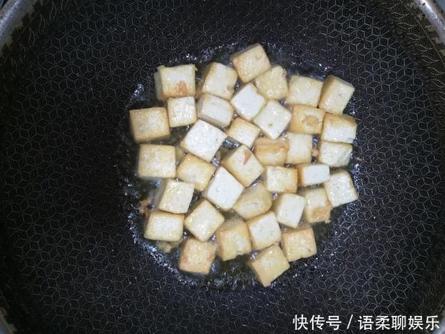  锅中|入秋后多吃冬瓜，和豆腐简单烧一烧，鲜香入味还下饭