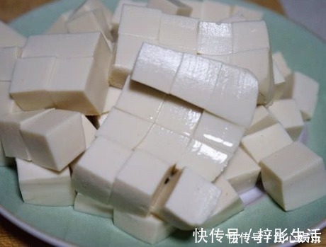 做麻婆豆腐时，别再焯水了，用上一个妙招，豆腐嫩滑入味不易碎
