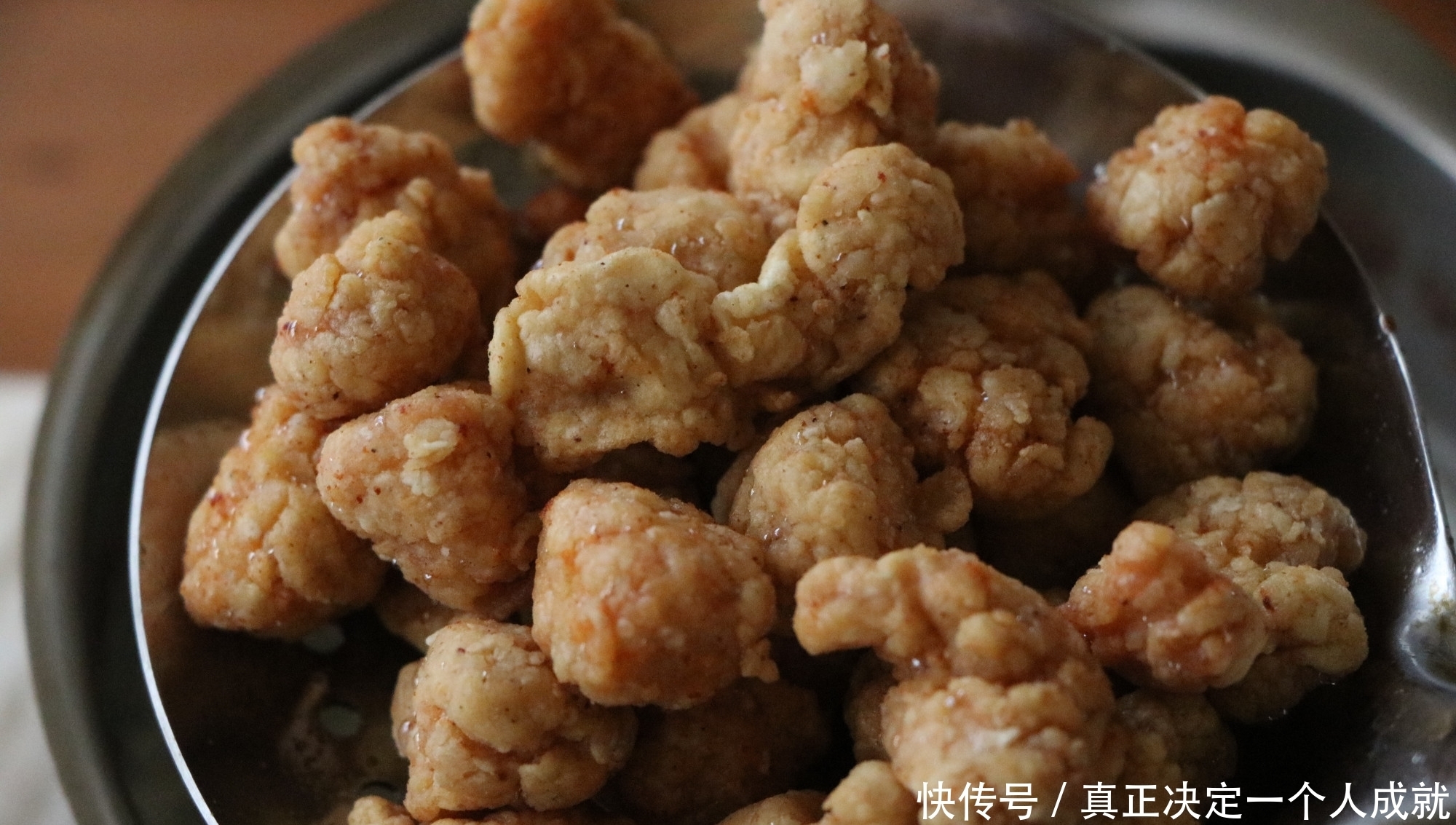 鸡胸肉还可以这样吃,既当零食又当菜,咬一口嘎嘣脆,解馋更美味