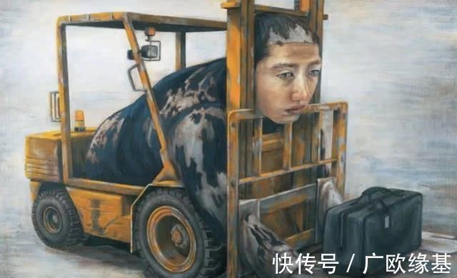 小伙|小伙路边卖“纯手工”冰淇淋,直接放冰块砸,2元一份抢着买!