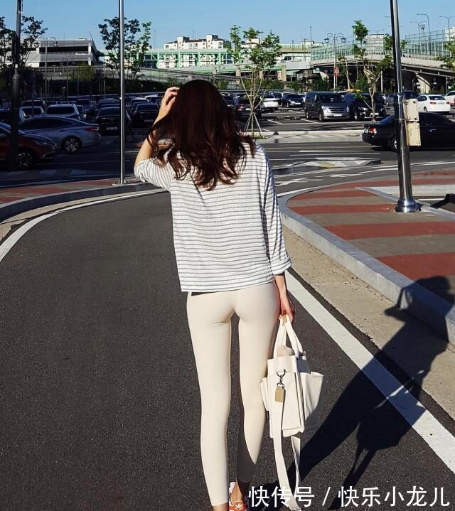 穿搭 打底裤的装扮让人心动,彰显时尚女神的气息