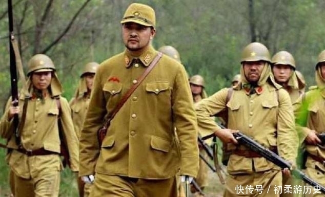 暴打|二战日本兵被当众暴打,一气之下偷走3枚手榴弹,扔向军官休息室