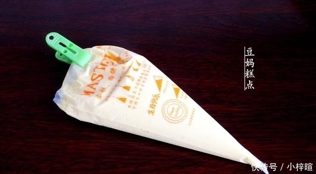 蛋黄小饼干|不用一滴油,教你做鸡蛋小饼干,只需3种食材,口口香又酥