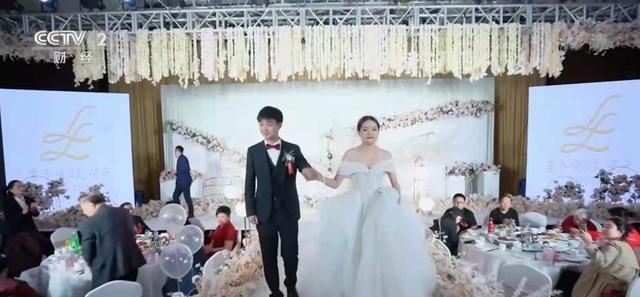 操办|每对新人结婚平均消费超22万元，婚礼需要仪式感，但礼金够用吗?