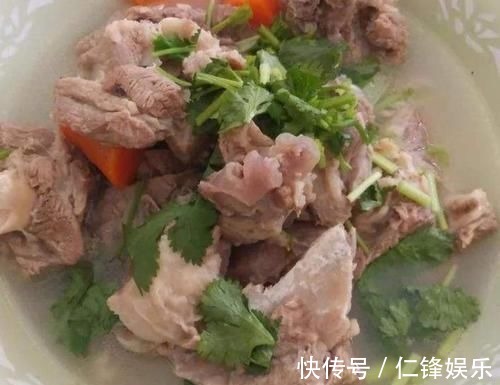 在家炖羊肉时,这3样东西一定要放,汤浓肉香,一点膻味也没有