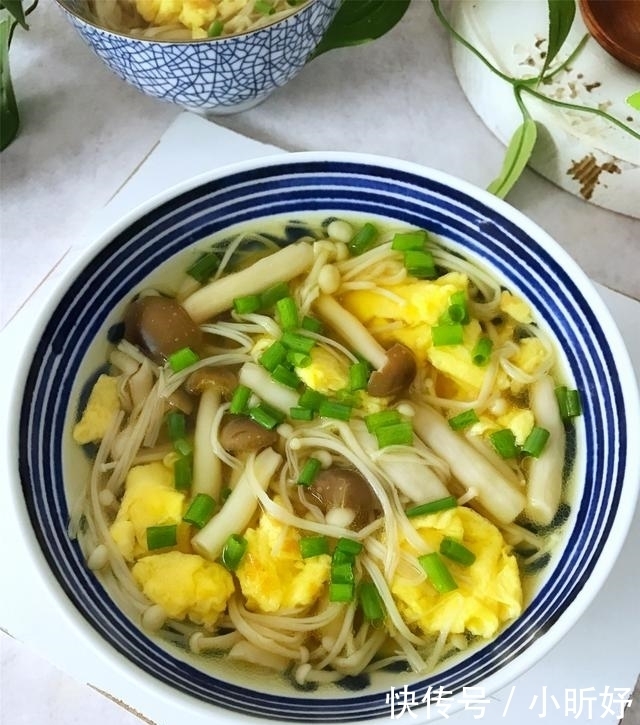 鸡蛋菌菇汤|10分钟出锅的快手营养汤，鲜美低脂，好吃不怕胖，全家都爱！