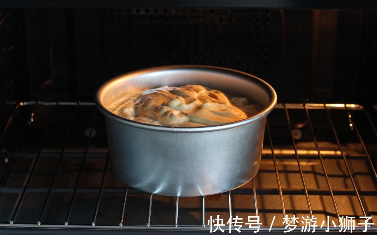 用南瓜做戚风蛋糕,细腻香甜金灿灿的,不回缩不塌陷一次就成功了