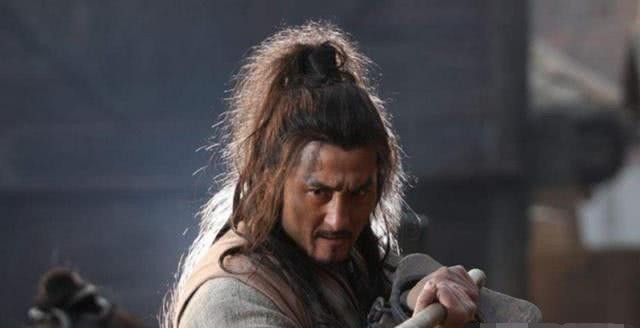 洪教头|水浒传:武松与林冲的武艺相当,柴进为何只试探林冲和无视武松