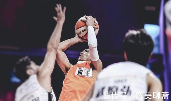 搞笑|《我要打籃球》首播受好評(píng),李易峰變節(jié)目活寶,鄧倫稱拍戲無(wú)聊