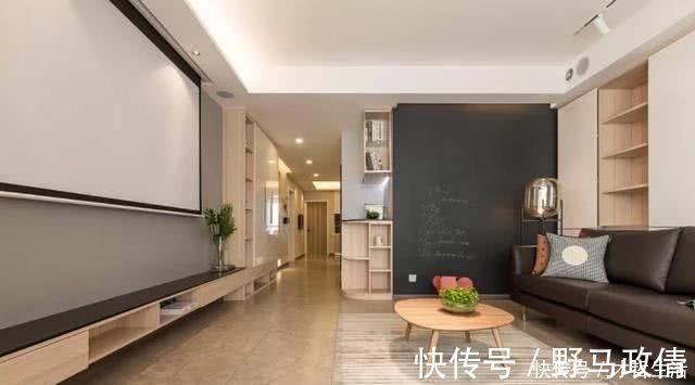 沙发墙|老公坚持装4米长电视柜,沙发墙“加厚”35公分完工都夸他机智