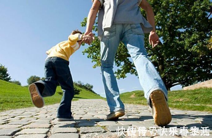 早起|孩子起床时间有讲究,盲目叫娃早起耽误长高,家长是否忽略了?