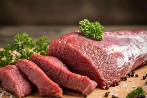 肠胃功能|年纪越大越要吃肉？这三种肉建议老年人多吃！