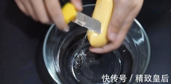 洗衣机|家中的手提包脏了别乱洗，教你简单一招，快速省力的将包清洗干净