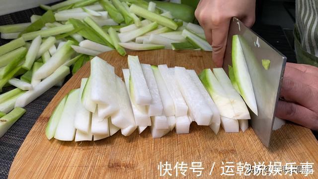 五香萝卜干|婆婆教我祖传腌萝卜配方,不用水不用油,又脆又香,吃了还想吃