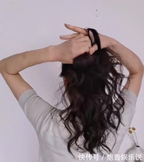 大法|5种免橡筋绑头发大法女生必学!零工具随时打造韩星慵懒的气质!
