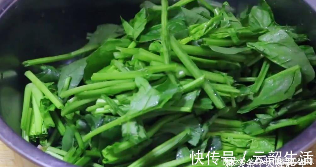 爽口|饭店的凉拌菠菜太好吃,秘诀教给你,3分钟学会,上桌开胃又下饭