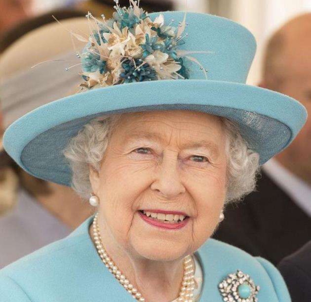 英国女王 94岁高龄脸上却没斑点,英女王皮肤好到惊人,护肤方法却不用花钱