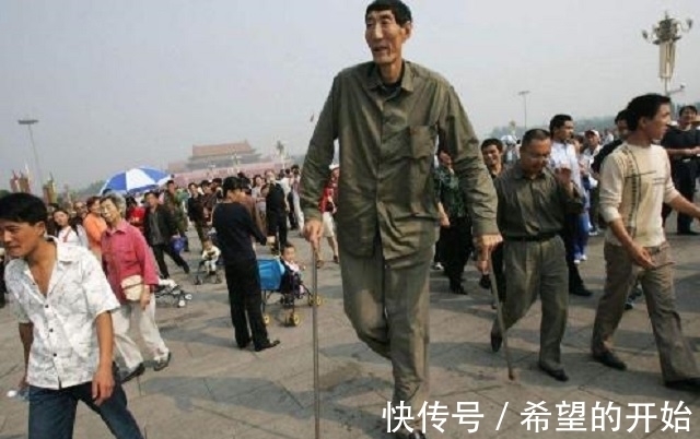 身高|世界第一高鲍喜顺,不听医生劝阻生孩子,儿子10岁时身高1.6米
