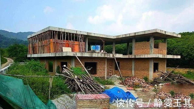 翻盖|农村宅基地翻修后,产权归谁是所有农村房屋都允许翻建吗