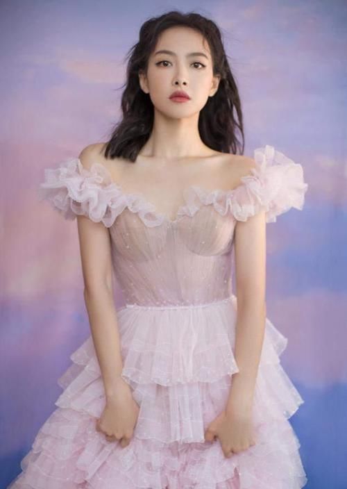 丸子头已经不流行了，今年这5种“发型”是真火，简单大方显脸小