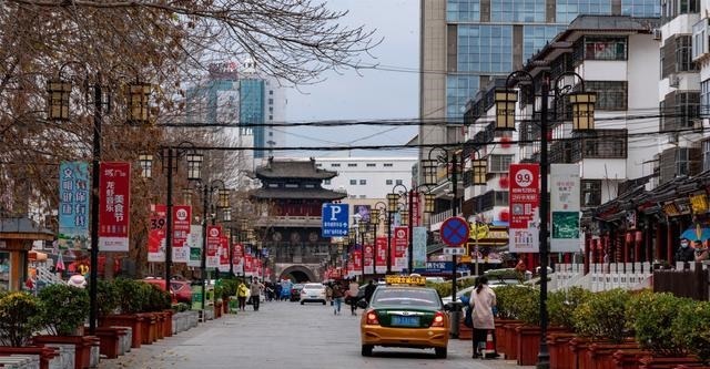  古城|鸢都明朝古建，潍县城东关坞的坞门，附近有很多的小吃街和商场