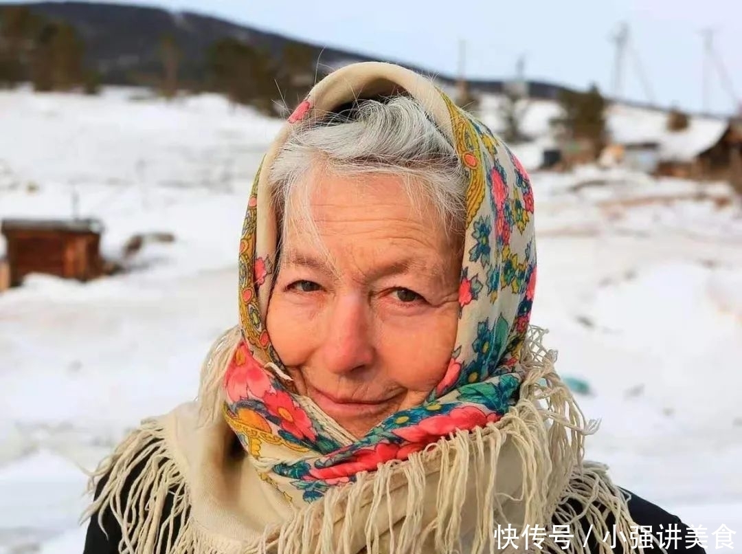 老年|80岁奶奶独居贝加尔湖畔,零下40℃,出门靠溜冰,喝水靠凿冰,网友:是个狠人!