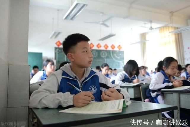 学习态度|明明在小学阶段是学霸，怎么到了初中像变了一个人似的，成绩大幅下滑。